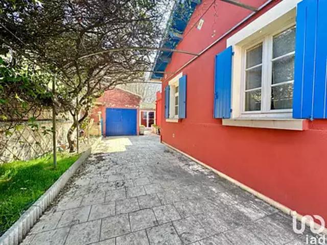 Maison vente à Nîmes, Écusson