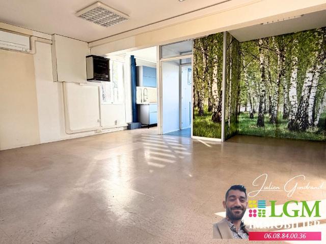 Bureau vente à Nîmes