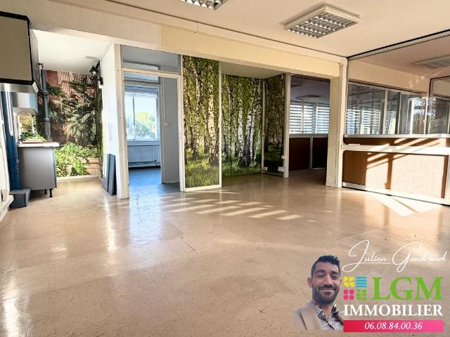 Bureau vente à Nîmes