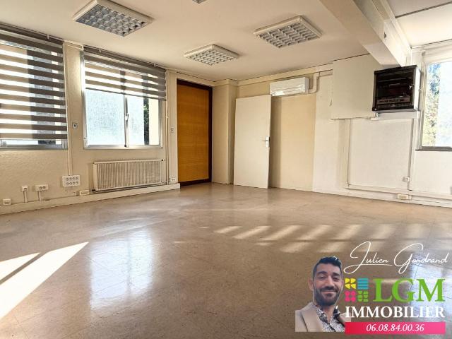 Bureau vente à Nîmes