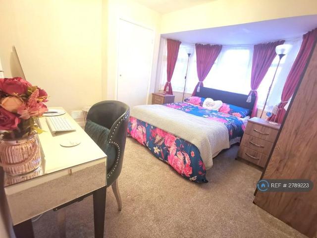 House for rent in Fallings Park, Park Village