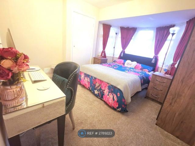 Room for rent in Fallings Park, Park Village