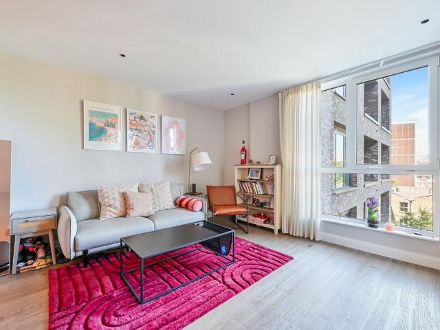 Apartment for rent in Oval, Greater London