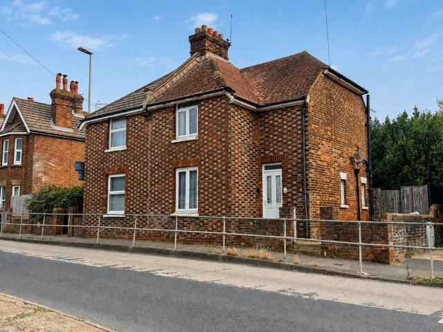 House for rent in Sidley, Heathlands