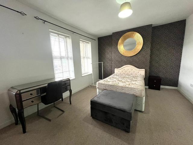 Room for rent in Falcon Lodge, Wales
