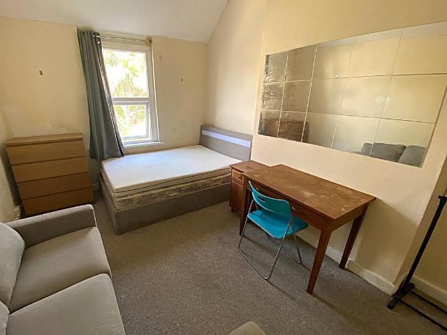 Room for rent in Falcon Lodge, Wales