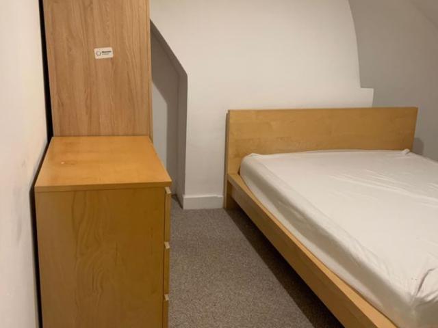 Room for rent in Falcon Lodge, Wales