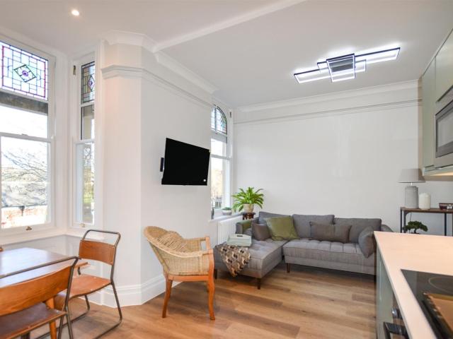 Apartment for rent in Plasnewydd, Falcon Lodge