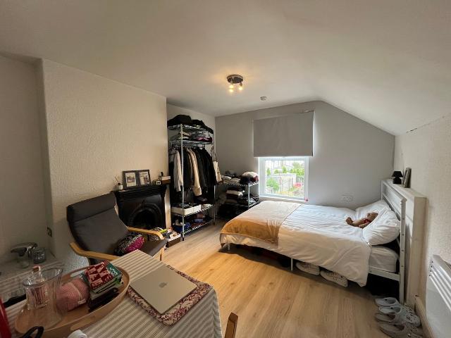 Studio for rent in Plasnewydd, Falcon Lodge