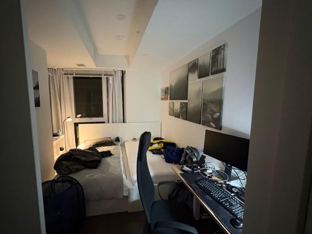 Room for rent in Burlington, Ontario