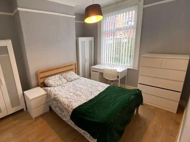 House for rent in Calderstones