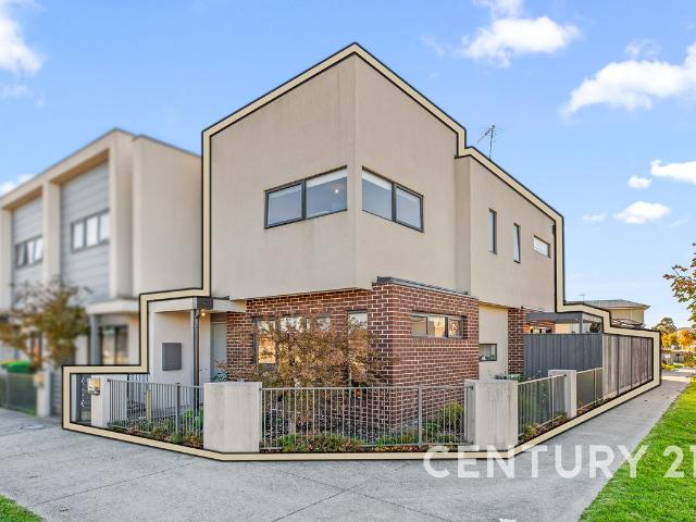 Townhouse for sale in Pakenham