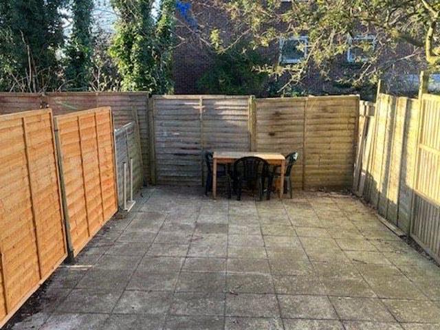 Studio for rent in Church End, Greater London