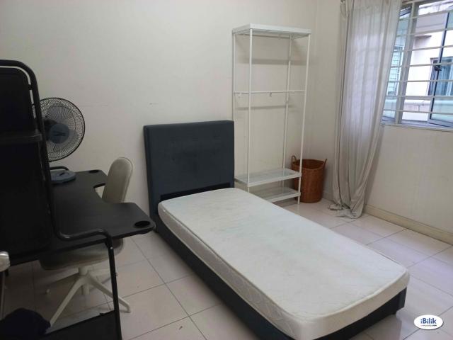 Room for rent in Petaling, Damansara Damai