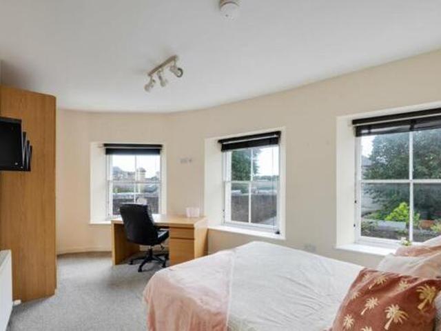 House for rent in Follaton, Strode