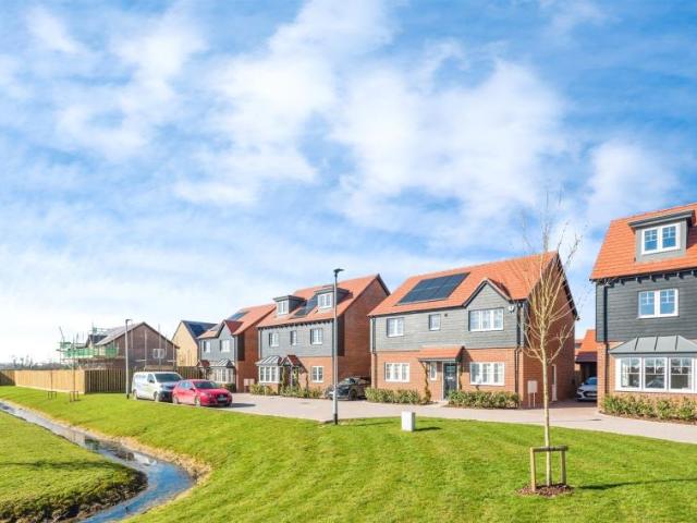 Apartment for sale in Ladygrove, Berrick Salome
