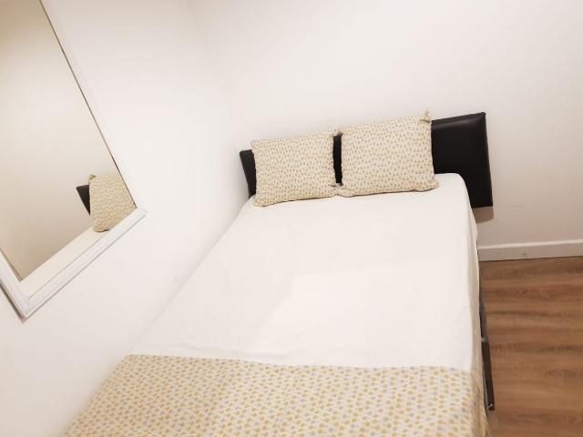 Room for rent in West End, Old Wharf