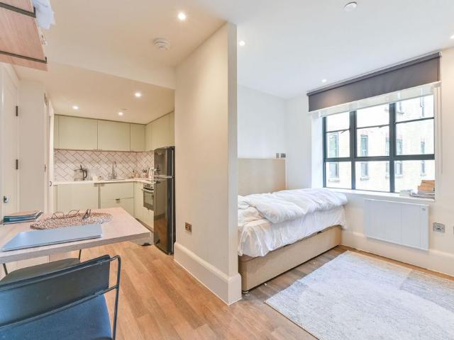 Apartment for rent in Loughborough Junction, Greater London