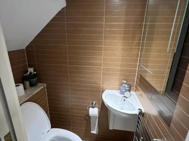 Room for rent in London Borough of Ealing, Park Royal