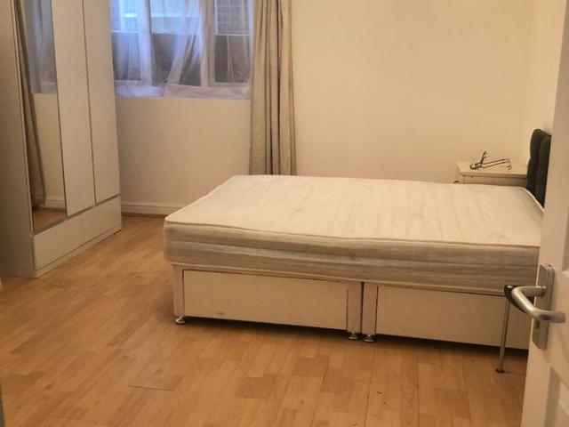 Room for rent in London Borough of Ealing, Park Royal