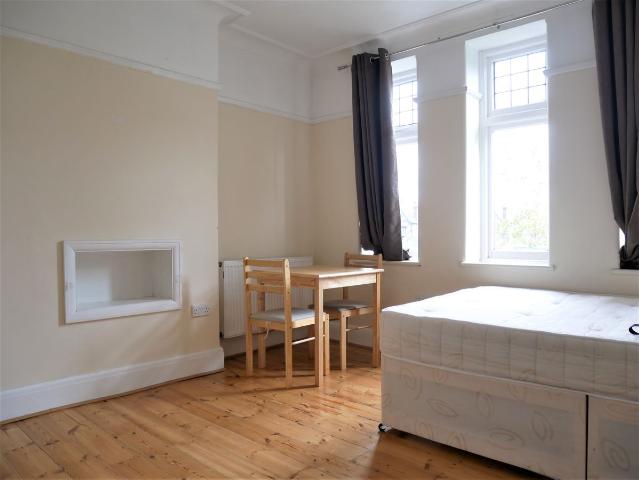 Room for rent in London Borough of Ealing, Park Royal