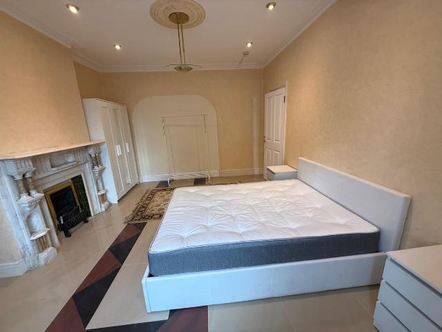 Room for rent in London Borough of Ealing, Park Royal