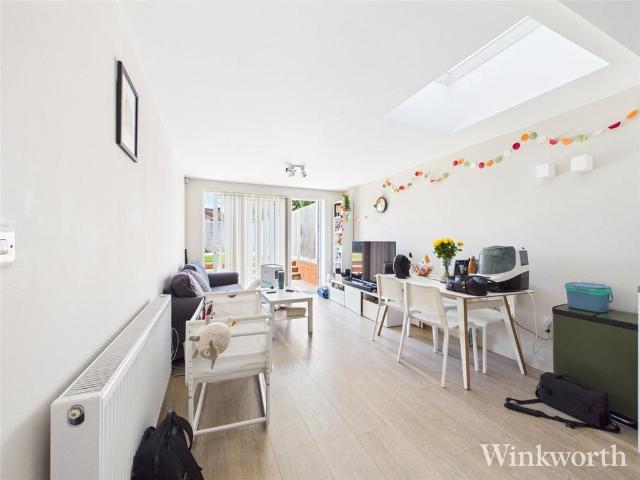 Apartment for rent in London Borough of Ealing, Park Royal