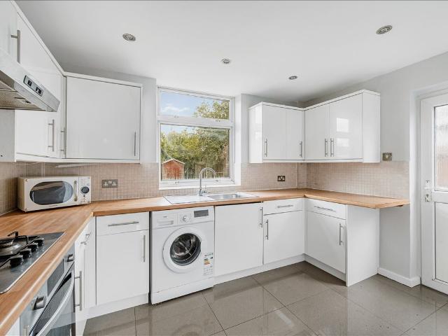 House for rent in London Borough of Ealing, Park Royal