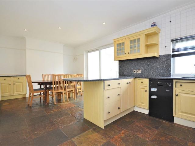 House for rent in London Borough of Ealing, Park Royal