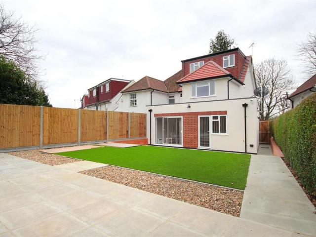 Apartment for rent in London Borough of Ealing, Park Royal