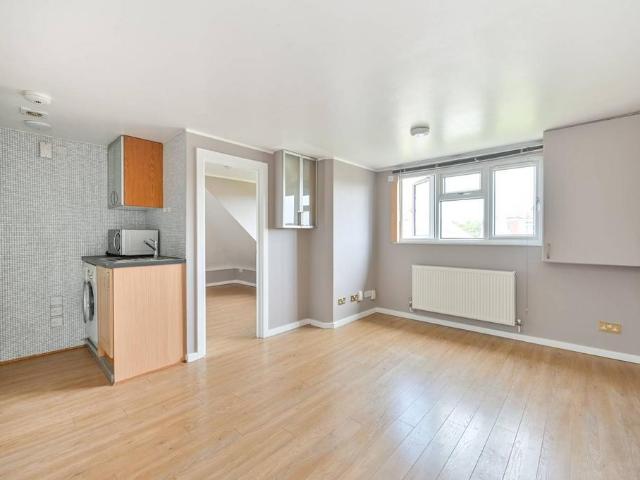 Apartment for rent in London Borough of Ealing, Park Royal