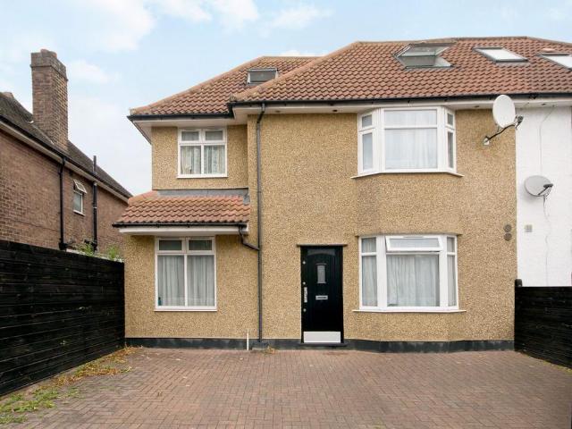 House for rent in London Borough of Ealing, Park Royal