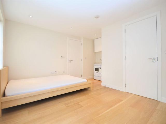 Studio for rent in London Borough of Ealing, Park Royal