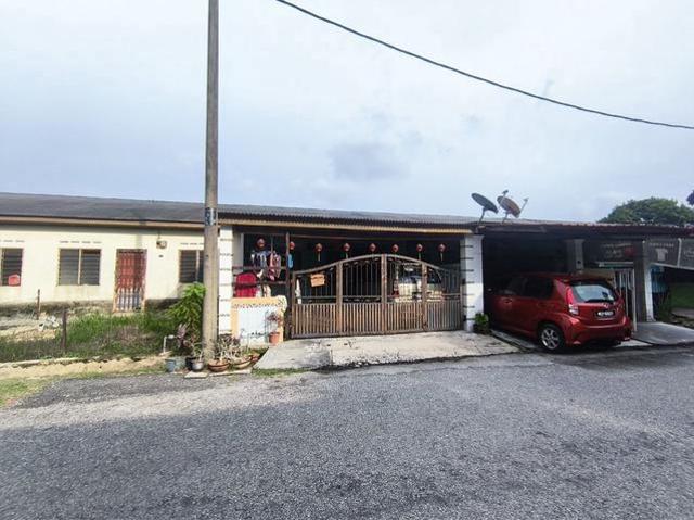 Terraced House for sale in Malaka