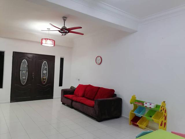 Terraced House for sale in Malaka