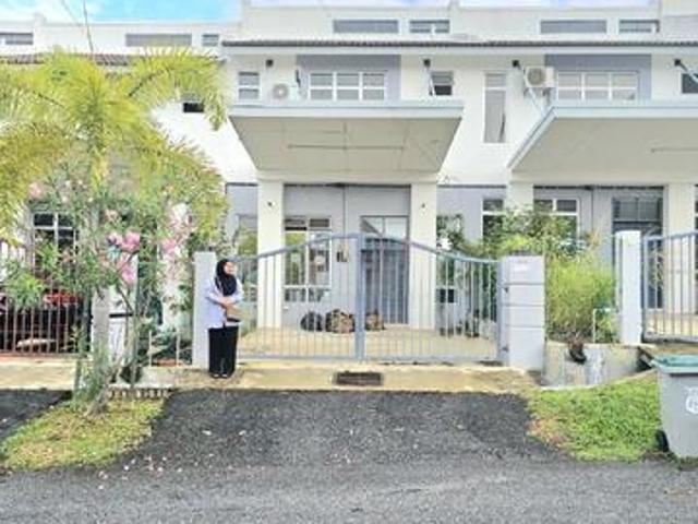 Terraced House for sale in Malaka