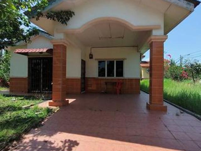 Bungalow for sale in Malaka