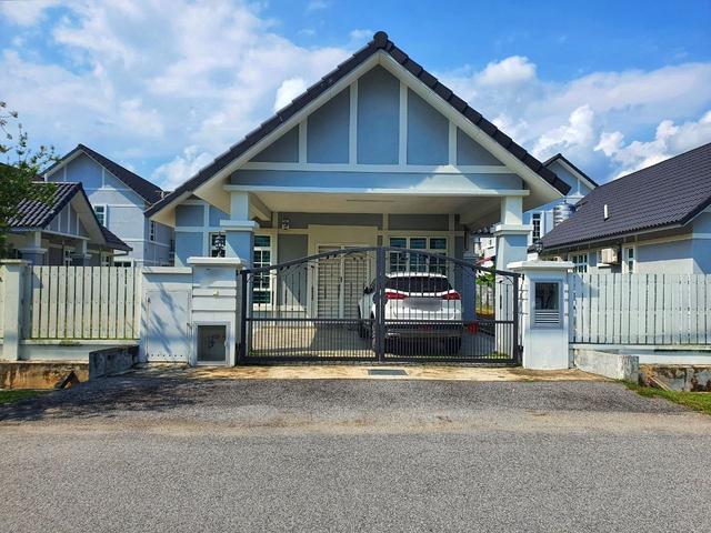 Bungalow for sale in Malaka