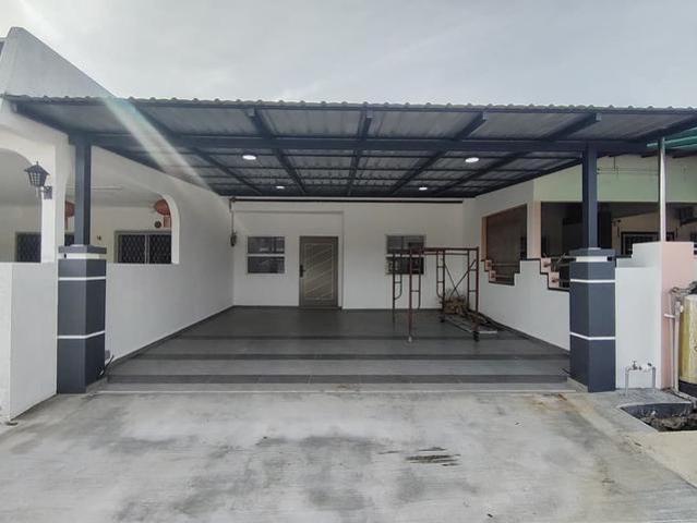 Terraced House for sale in Malaka