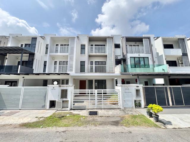 Terraced House for sale in Petaling, Subang Jaya