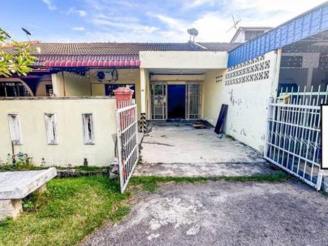 Terraced House for sale in Malaka