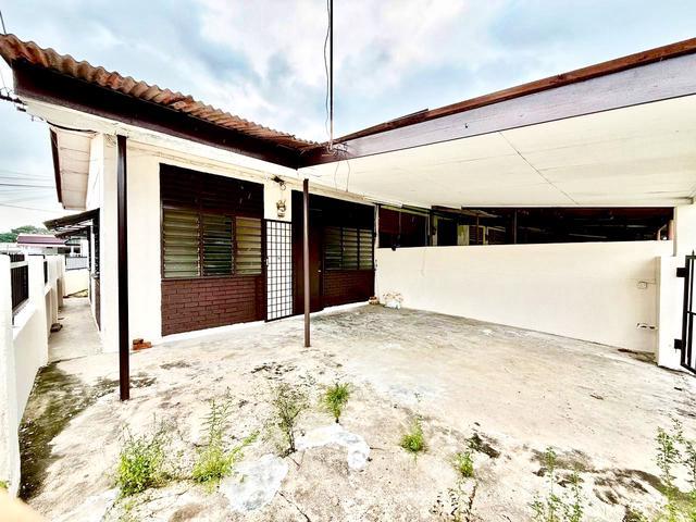 Terraced House for sale in Malaka