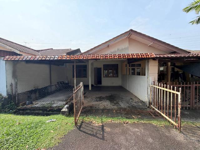 Terraced House for sale in Malaka
