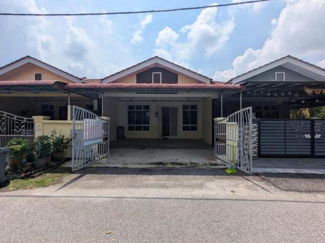 Terraced House for sale in Malaka