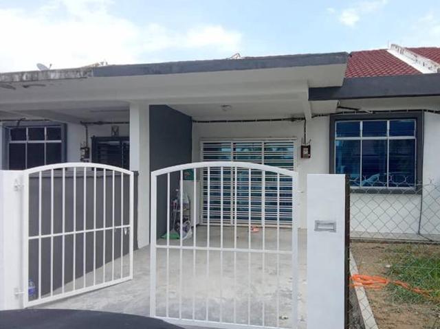 Terraced House for sale in Malaka