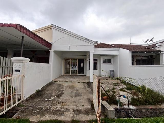 Terraced House for sale in Malaka