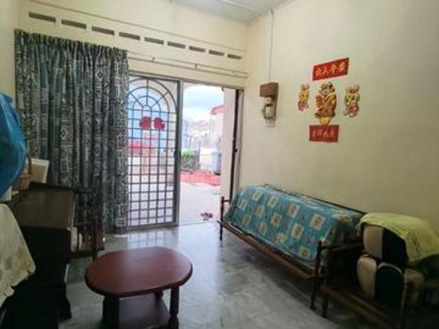 Terraced House for sale in Malaka