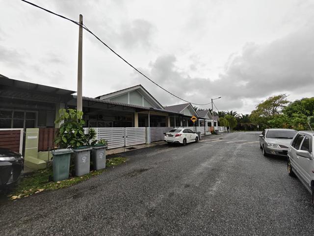 Terraced House for sale in Malaka
