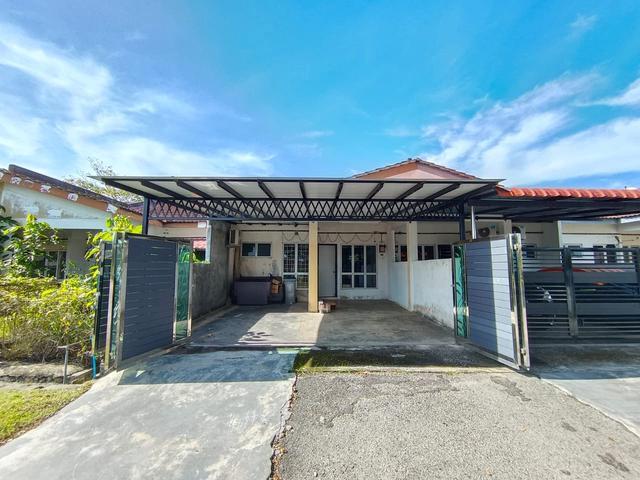 Terraced House for sale in Malaka