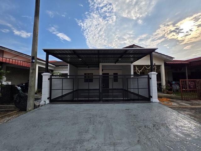 Terraced House for sale in Malaka